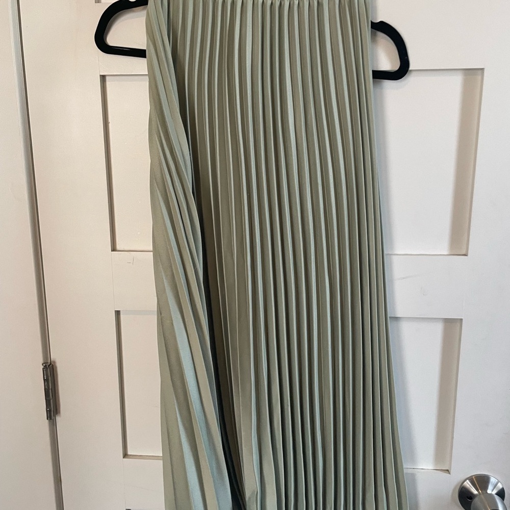 H&M Soft Green Pleated Midi Skirt